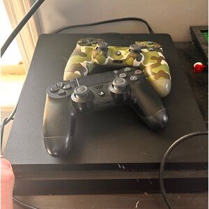 PS4 slim one terabyte ￼